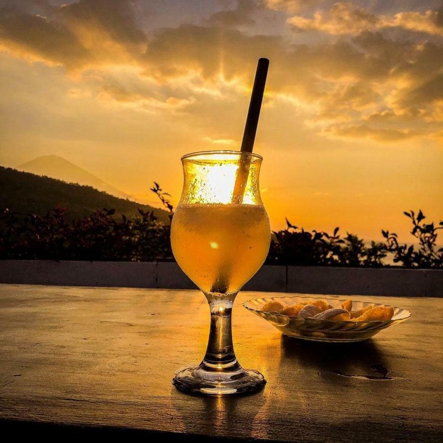 Waenis Sunset View Hotel And Restaurant, Amed, Bali Exteriér fotografie